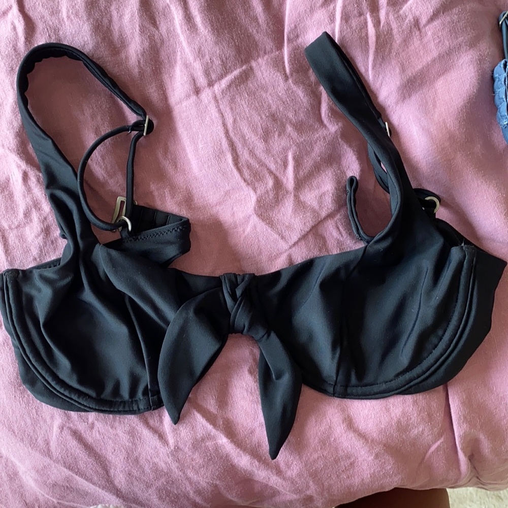 Black Abercrombie underwire bikini with tie